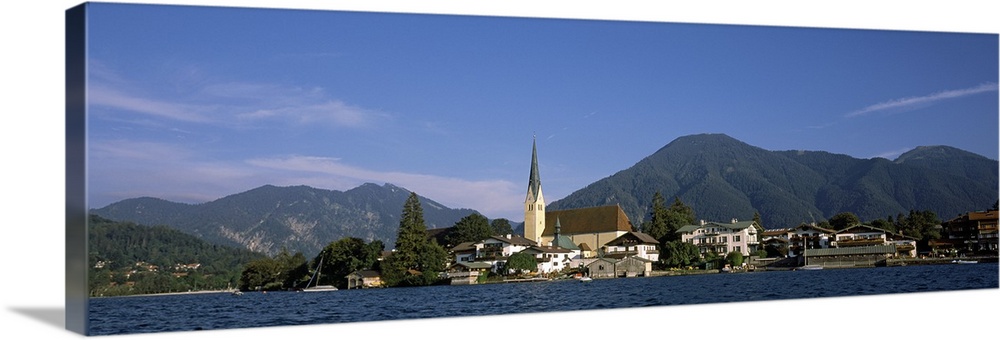 Village at the waterfront, Rottach Egern, Lake Tegernsee, Miesbach, Bavaria, Germany