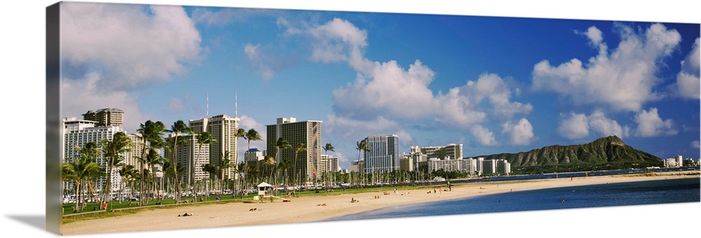 Waikiki Beach with mountain in the background, Diamond Head, Honolulu, Oahu, Hawaii