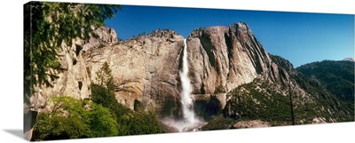 Water falling from rocks in Yosemite Valley, Bridalveil Fall