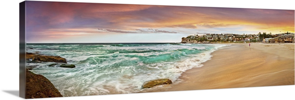 Waves breaking on the beach, Bronte Beach, Sydney, Australia.