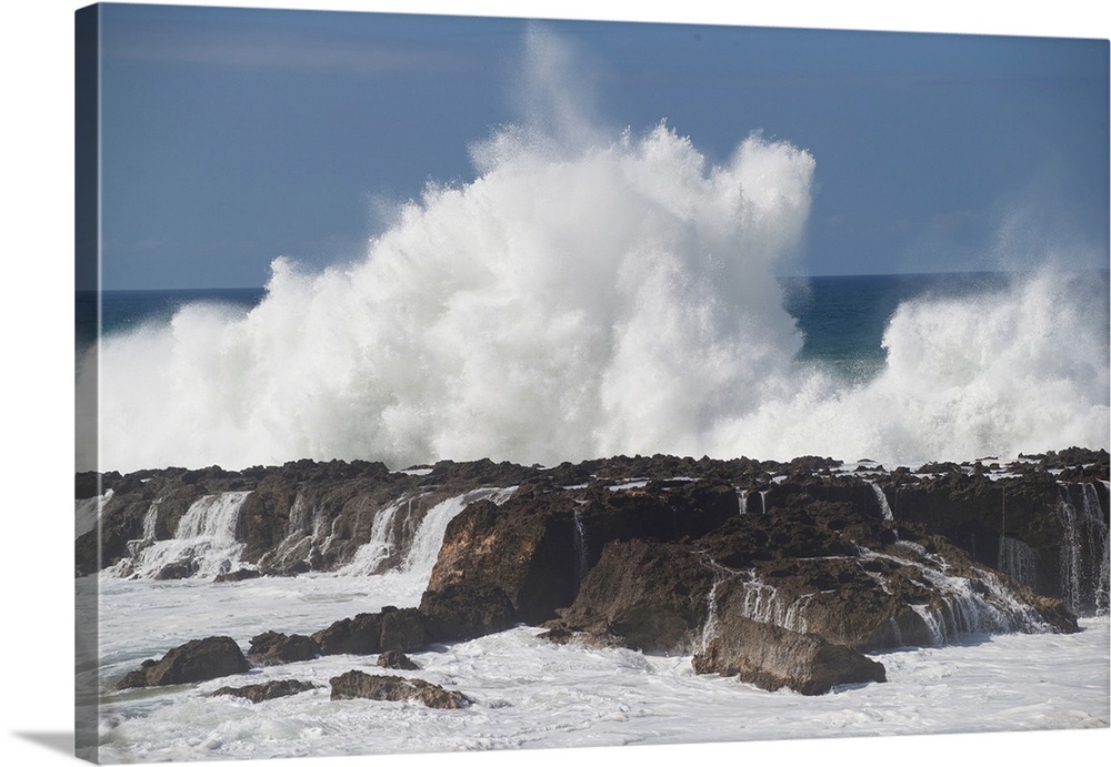 Waves breaking on the coast, Hawaii, USA