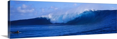 Waves breaking on the coast, Tahiti, French Polynesia