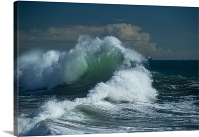 Waves in the Pacific Ocean, San Pedro, Los Angeles, California