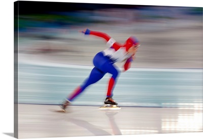 Female speed skating in action