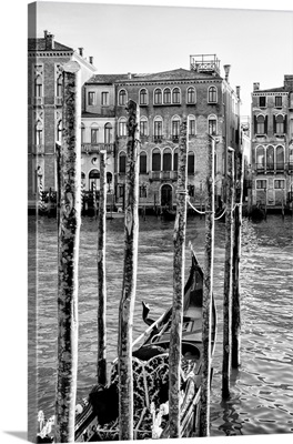 Black Venice - Gondola Pier