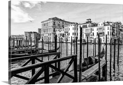Black Venice - Venetian Piers