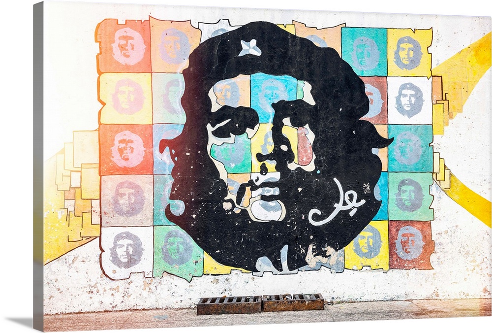 Building wall graffiti of a Che Guevara mural in Havana, Cuba