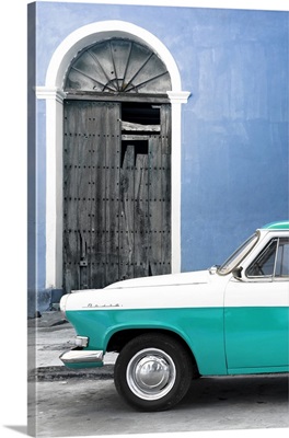 Cuba Fuerte Collection - Close-up of American Classic Car White and Turquoise
