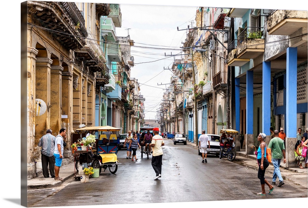 Photograph of a busy street scene in Havana, Cuba.