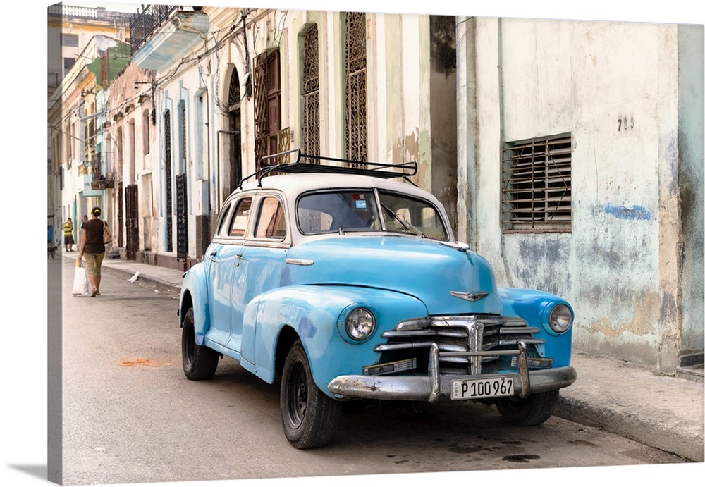 Photograph of a blue vintage Chevrolet parked in the streets of Havana.