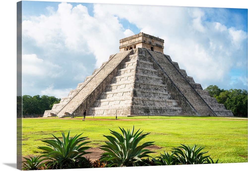 Photograph of the El Castillo Pyramid in Chichen Itza, Yucat?n, Mexico. From the Viva Mexico Collection.�