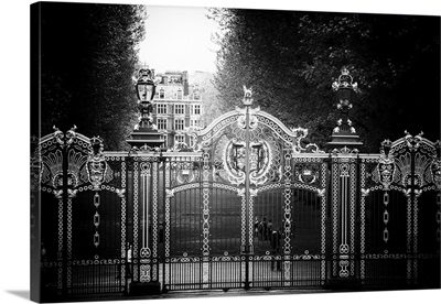 Gate at Buckingham Palace, Green Park, London
