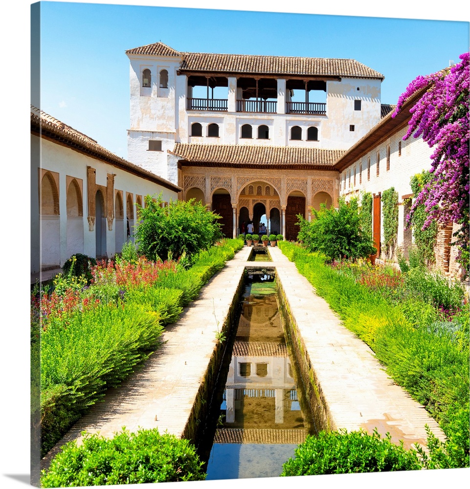 It's the pools in the Palacio de Generalife of the Alhambra in Granada, Spain.