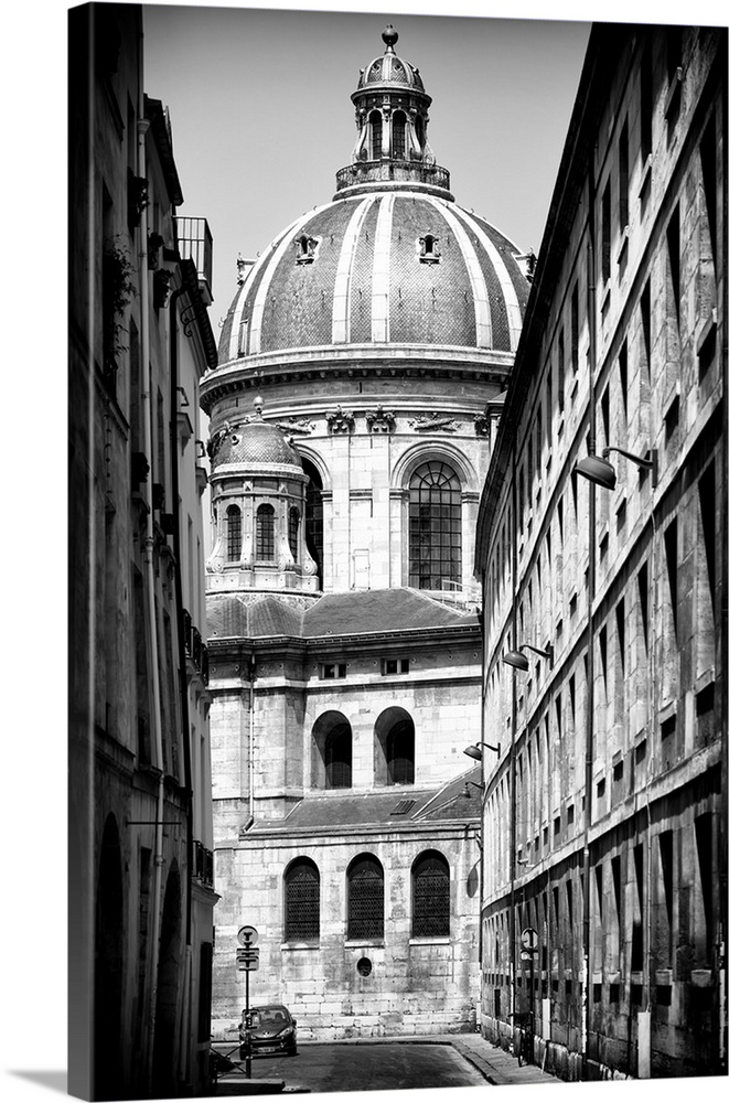 A black and white photograph of a domed Parisian building.