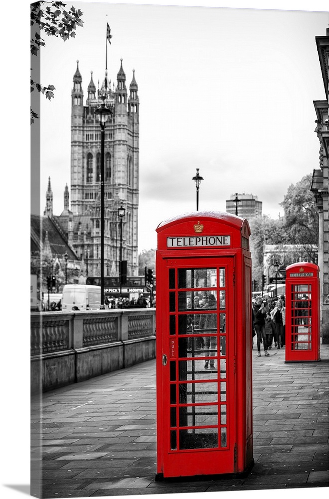 Two red phone booths with the House of Parliament in the background, with selective coloring.