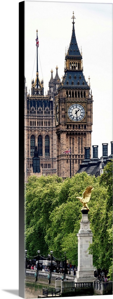 Vertical panoramic photo of the Big Ben clock tower with a statue in the foreground.