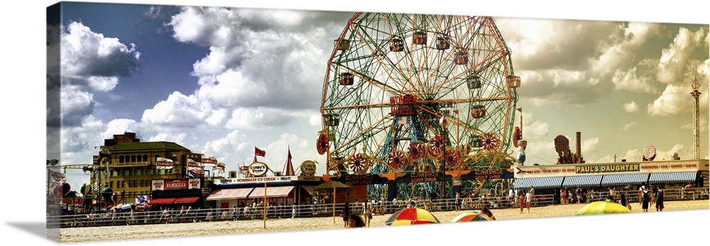 Panoramic photo of the large ferris wheel at Coney Island theme park in New York.