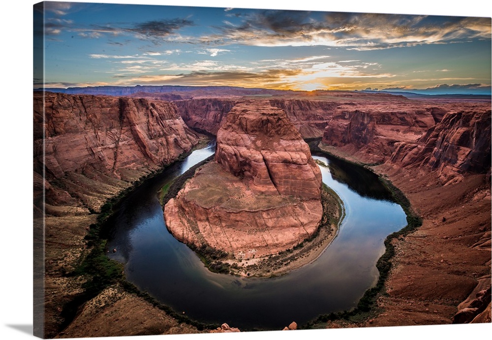 Stunning photo of the rock formations around Horseshoe Bend, Colorado River, Arizona.