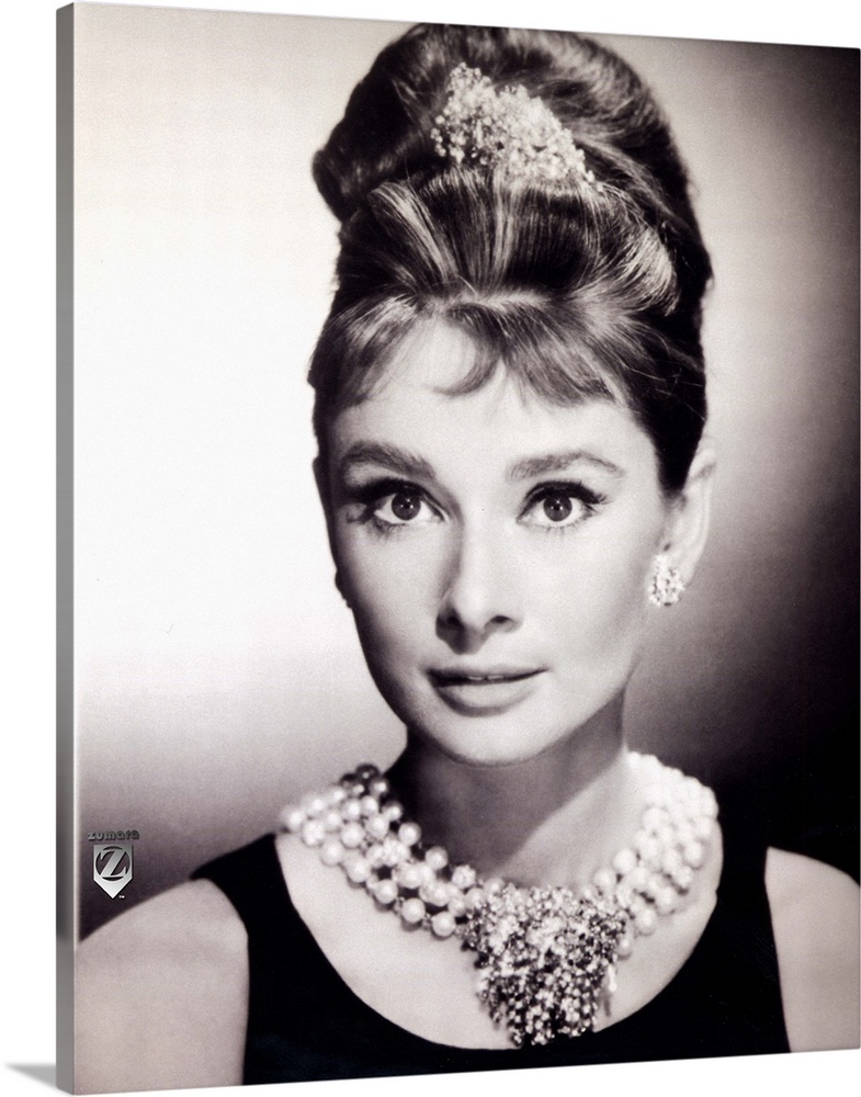 Wall docor of a portrait of Audrey Hepburn in black and white.