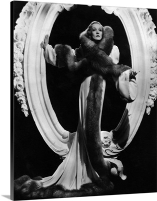 Marlene Dietrich B