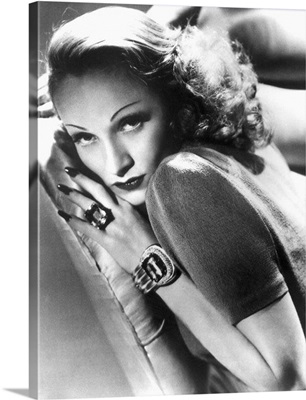 Marlene Dietrich B