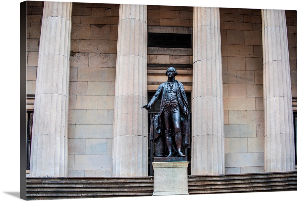 Bronze sculpture of George Washington in front of Federal Hall National Memorial, New York.