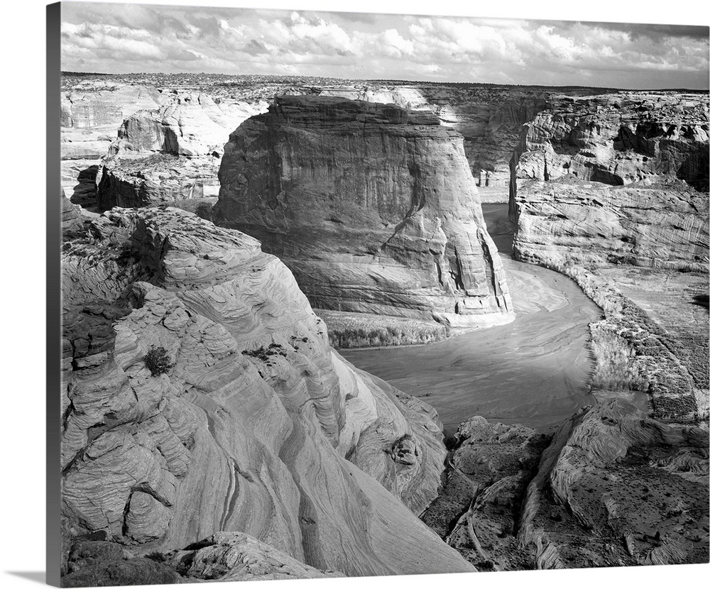 Canyon de Chelly, panorama of valley from mountain.