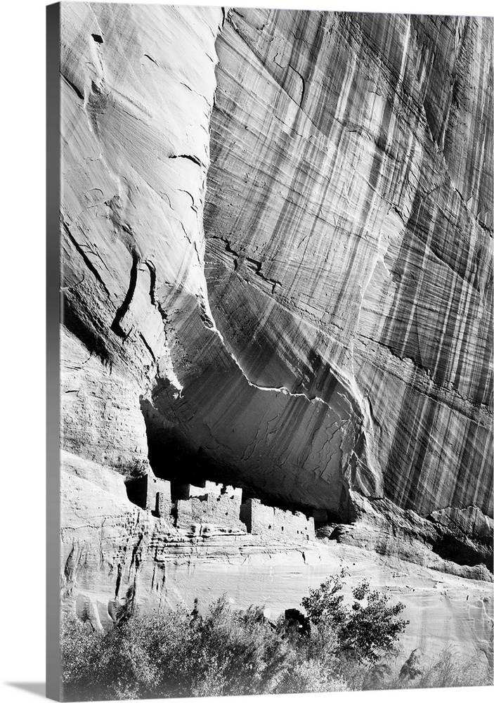 Canyon de Chelly, vertical panorama from river valley.