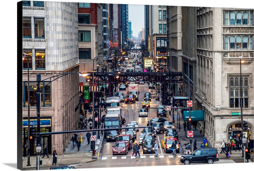 Photo of one of Chicago's bustling streets, Monroe Street.