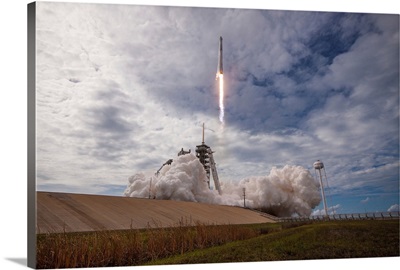 CRS-11 Mission, Falcon 9 Liftoff, Kennedy Space Center, Florida