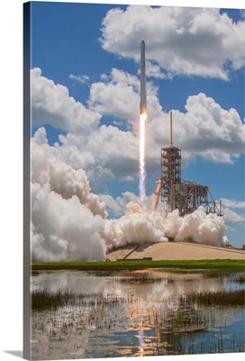 CRS-12 Mission, Falcon 9 Liftoff With Gator Hole In View, Kennedy Space Center, Florida