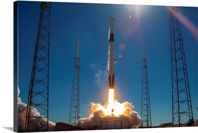 CRS-16 Mission, Falcon 9 Liftoff, Cape Canaveral Air Force Station, Florida