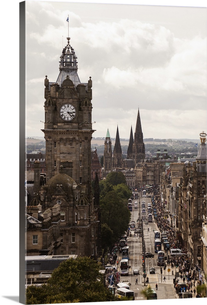 Cityscape photograph of Edinburgh, Scotland highlighting the clock tower.