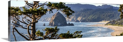 Haystack Rock, Cannon Beach, Oregon Coast - Panoramic