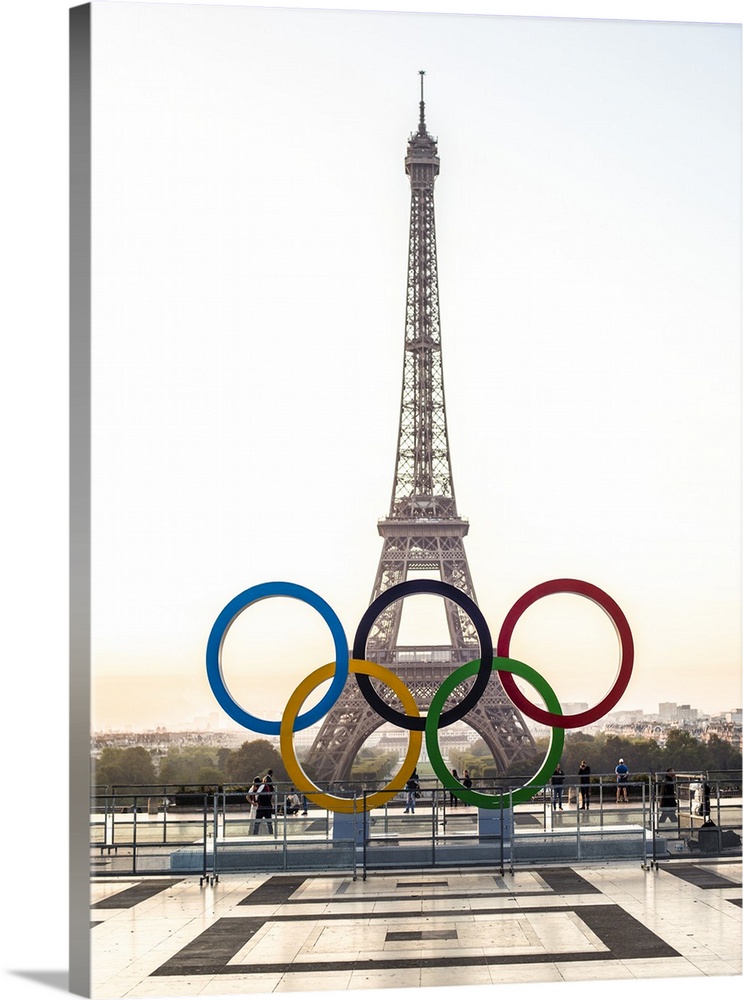 Photograph of the Eiffel Tower at sunset with the Olympic Rings in front.