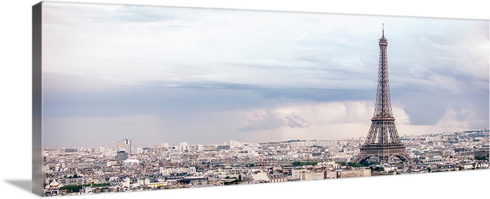 Panoramic photograph of the city of Paris highlighting the Eiffel Tower.