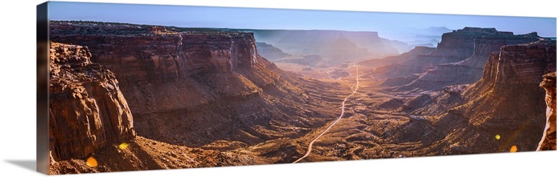 Soft sunlight on the canyon cliffs in Canyonlands National Park, Utah ...