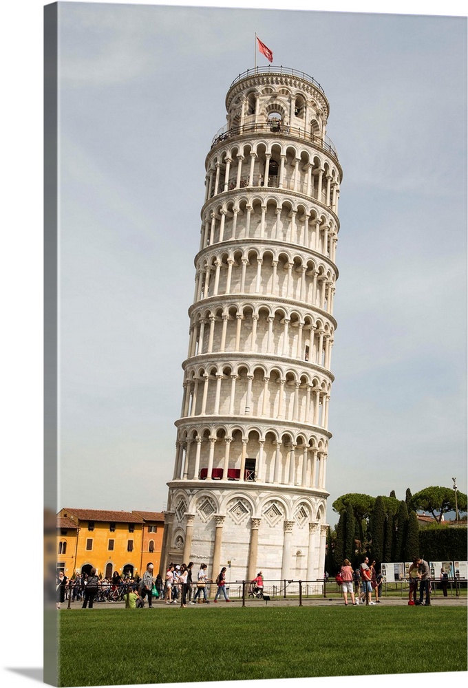 Photograph of the Leaning Tower of Pisa in Pisa, Italy.