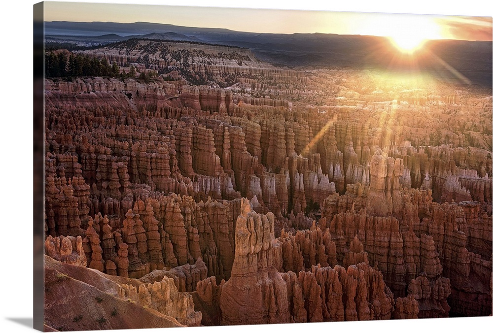 Beams of sunlight on the sedimentary rock formations called hoodoos in Bryce Canyon Amphitheater, Bryce Canyon National Pa...