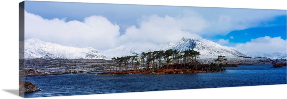 Derryclare Lough, Connemara, Co Galway, Ireland