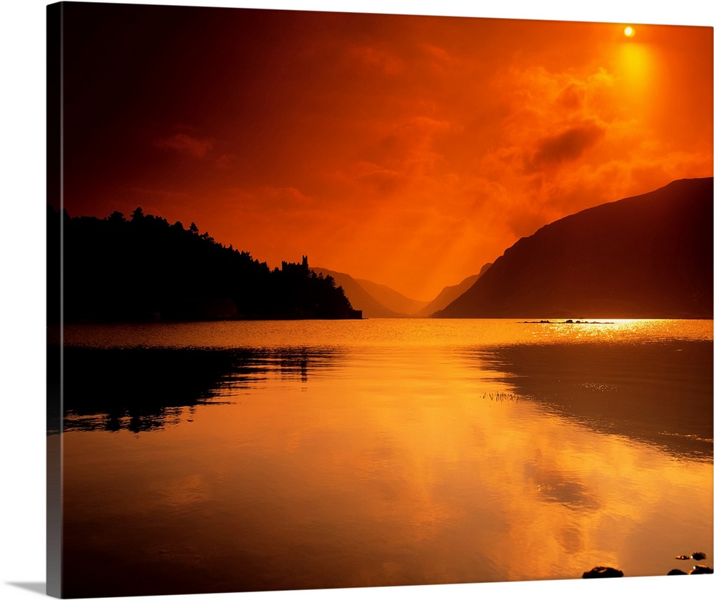 Glenveagh castle and Lough Veagh, Glenveagh national park, co Donegal, Ireland.