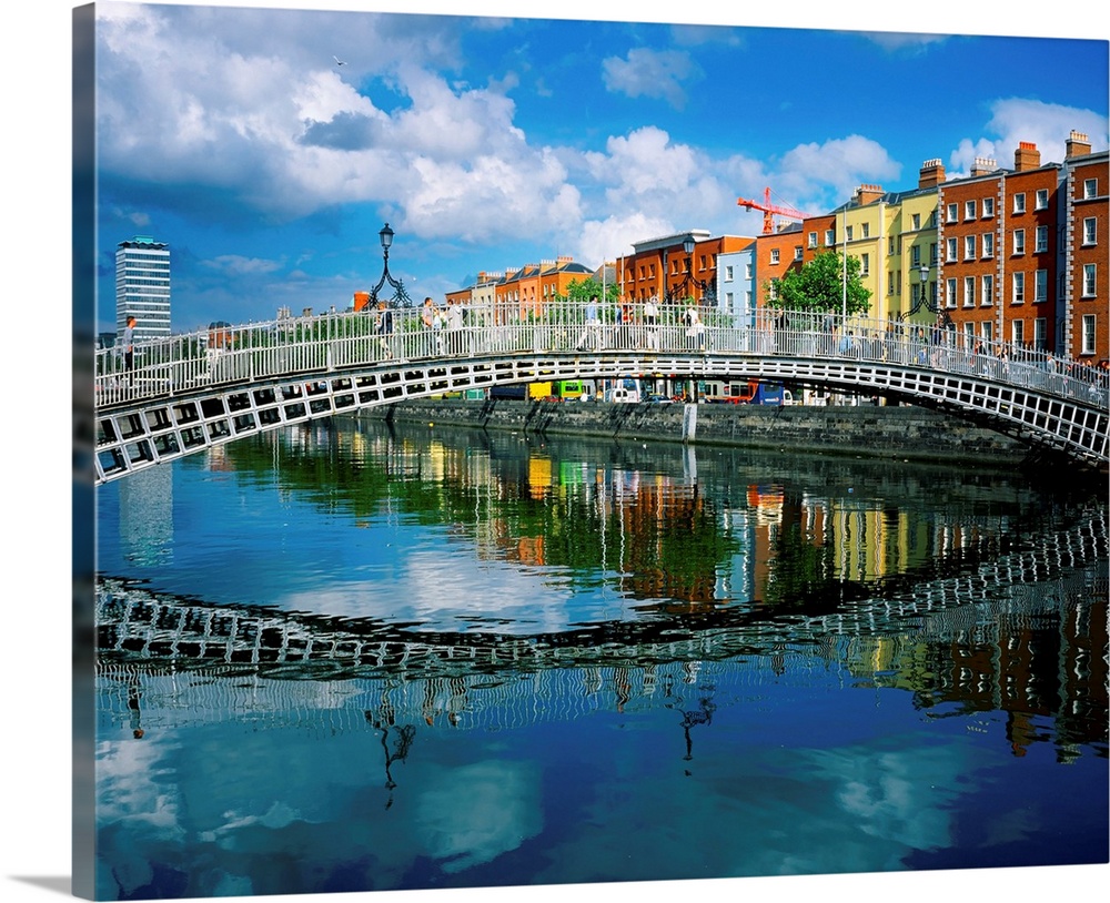 Ha'penny Bridge, River Liffey, Dublin, Ireland