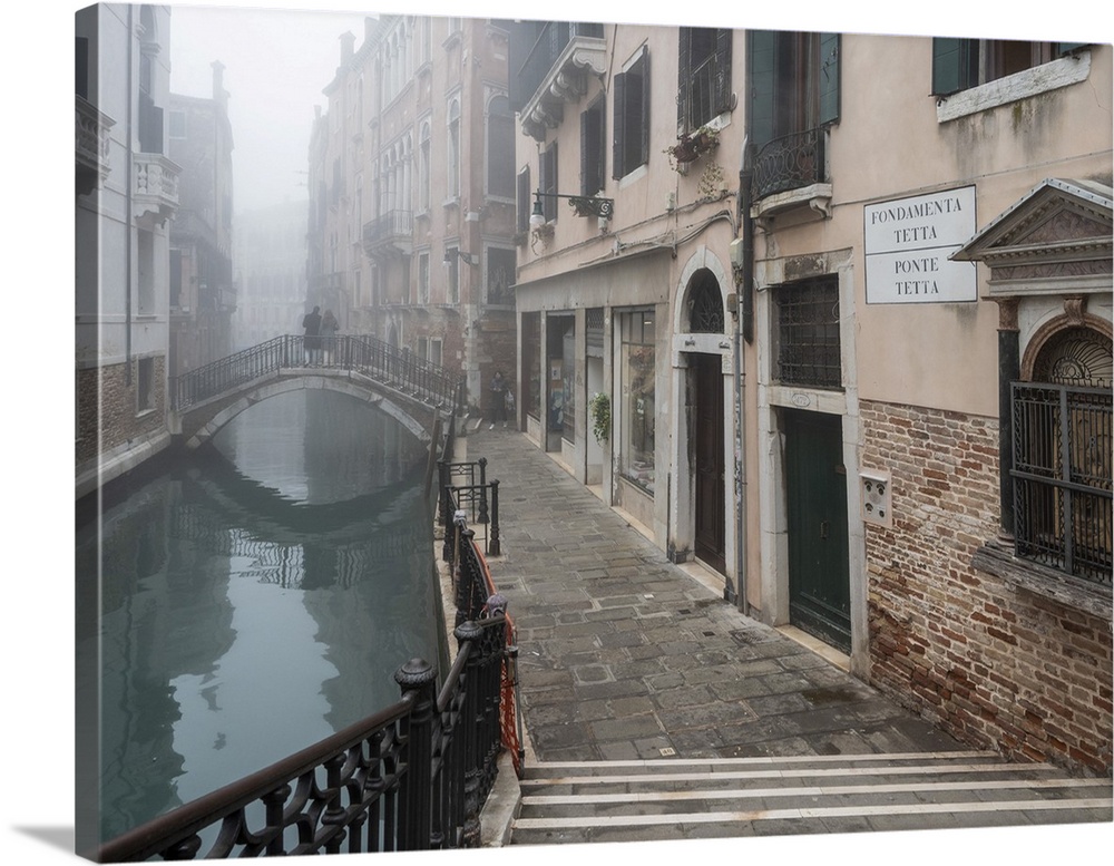 A misty winter morning by the canal, Fondamenta Tetta, Castello, Venice, UNESCO World Heritage Site, Veneto, Italy, Europe