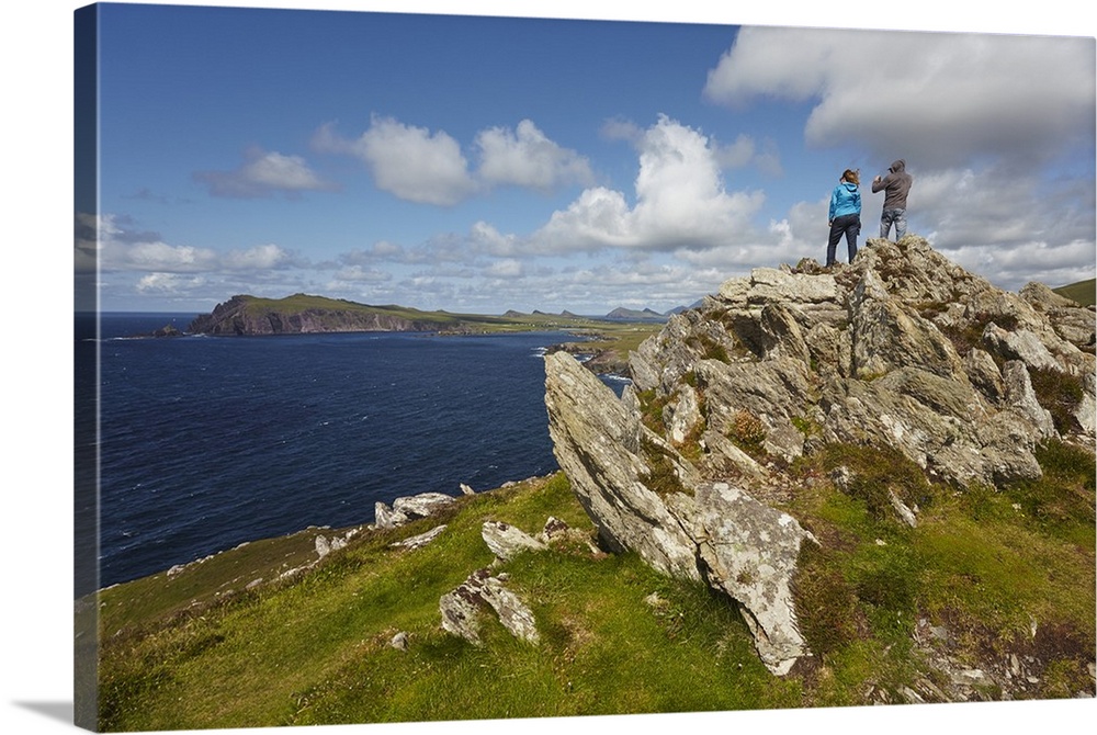 A view from Clogher Head towards Sybil Point, at the western end of the Dingle Peninsula, County Kerry, Munster, Republic ...