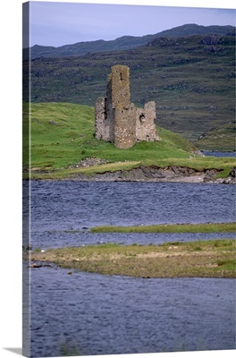 Ardwreck Castle, on the shores of Loch Assynt, Highland region, Scotland, UK