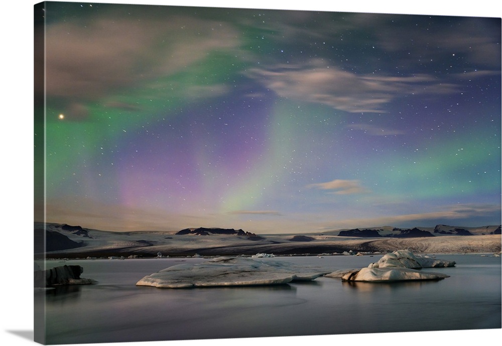 Aurora borealis (Northern Lights) over Jokulsarlon Glacial Lagoon, Iceland, Polar Regions