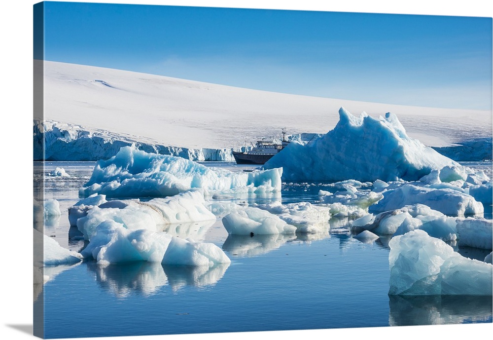 Beautiful little icebergs, Hope Bay, Antarctica, Polar Regions