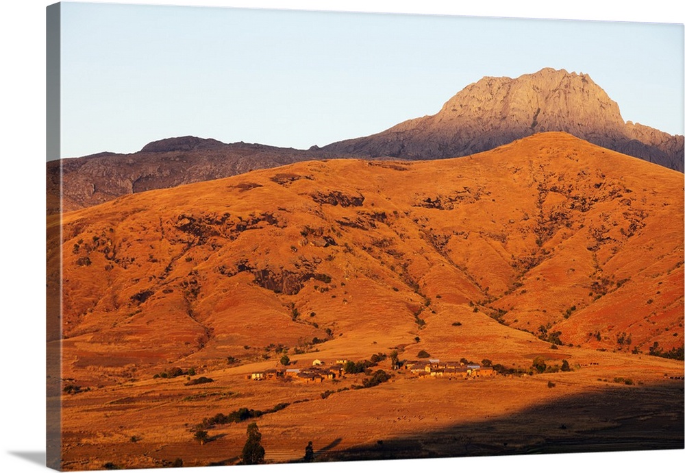 Betsileo village in the afternoon sun, Tsaranoro Valley, Ambalavao, central area, Madagascar, Africa