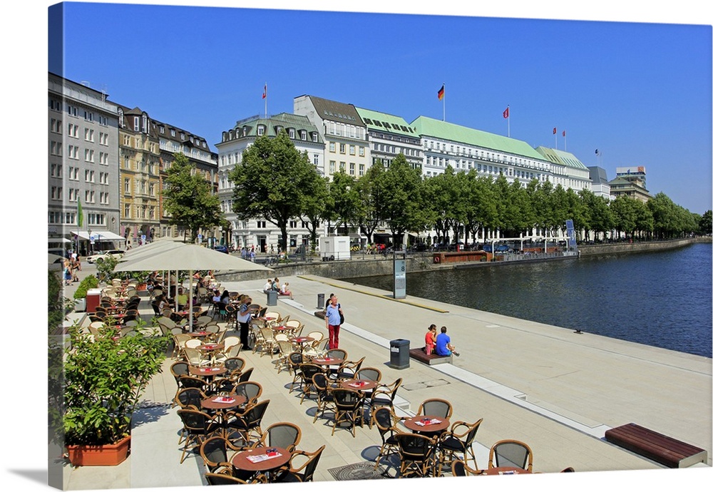 Binnenalster and Hotel Vier Jahreszeiten, Hamburg, Germany