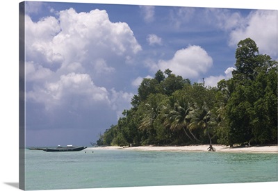 Boats on coast in turquoise sea, Havelock Island, Andaman Islands, India, Indian Ocean